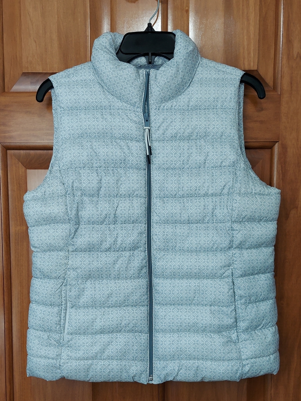 GAP Abstract Design White & Gray Puffer Quilted Zip-Up Vest Size Medium Like New
